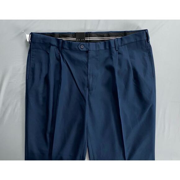 Jos A Bank Traveler Traditional Fit Pleated Easy Care Dress Pants. Navy, 44X32. - Picture 3 of 7